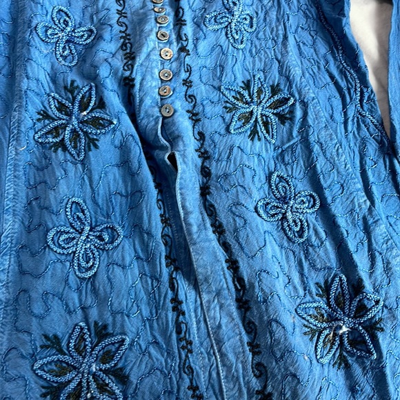 Raiment Fashions Inc. New York button blouse - Picture 6 of 12